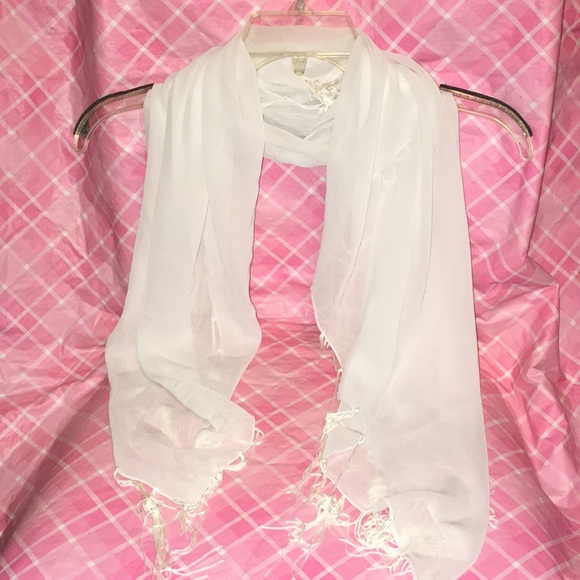 🎈SALE🎈🧣SCARF #21 “WHITE FRINGE BEAUTY”🧣 - Picture 2 of 6